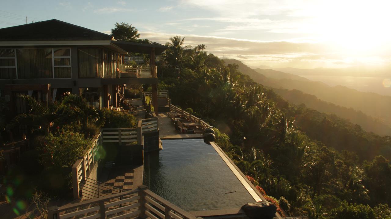 The Oriental Luxury Suites Alfonso Exterior photo