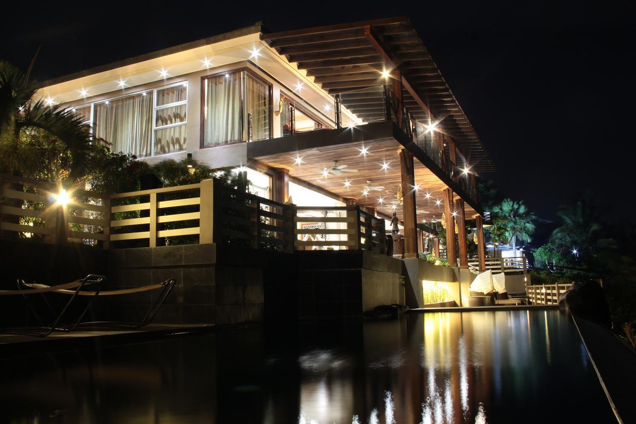 The Oriental Luxury Suites Alfonso Exterior photo